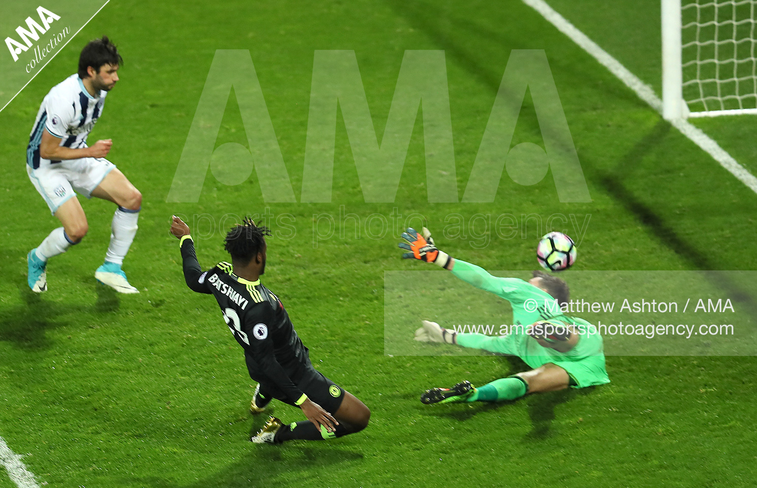 28 September 2016 - UEFA Champions League Group A - Arsenal v FC Basel - Mesut Ozil of Arsenal © Catherine Ivill /  AMA 37267