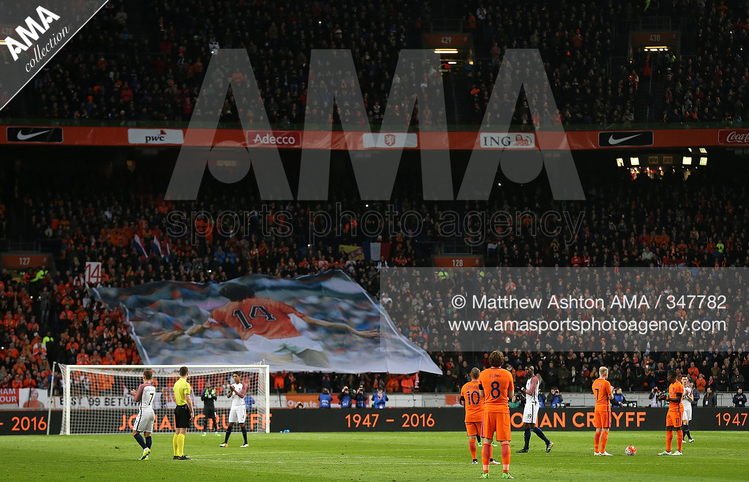 25 March 2015 International Friendly - Netherlands v France - The match is stopped after 14 minutes for a minutes applause to acknowledge the late Johan Cruyff who wore the number 14 shirt  © Matthew Ashton / AMA 347782