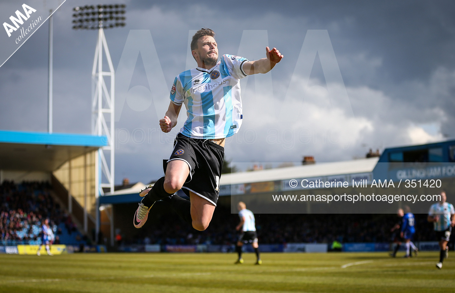 Sky Bet League One - Gillingham v Shrewsbury Town - Andy Mangan of Shrewsbury Town celebrates after scoring to make it 1-2