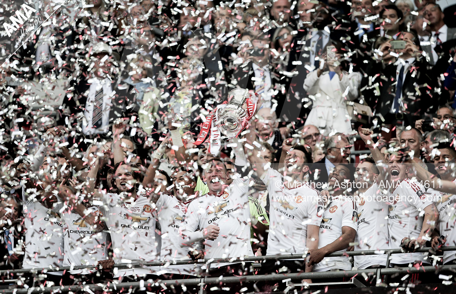 21 May 2016 - Manchester United v Crystal Palace - The Emirates FA Cup Final - Wayne Rooney of Manchester United lifts the FA Cup trophy © Matthew Ashton AMA 354611