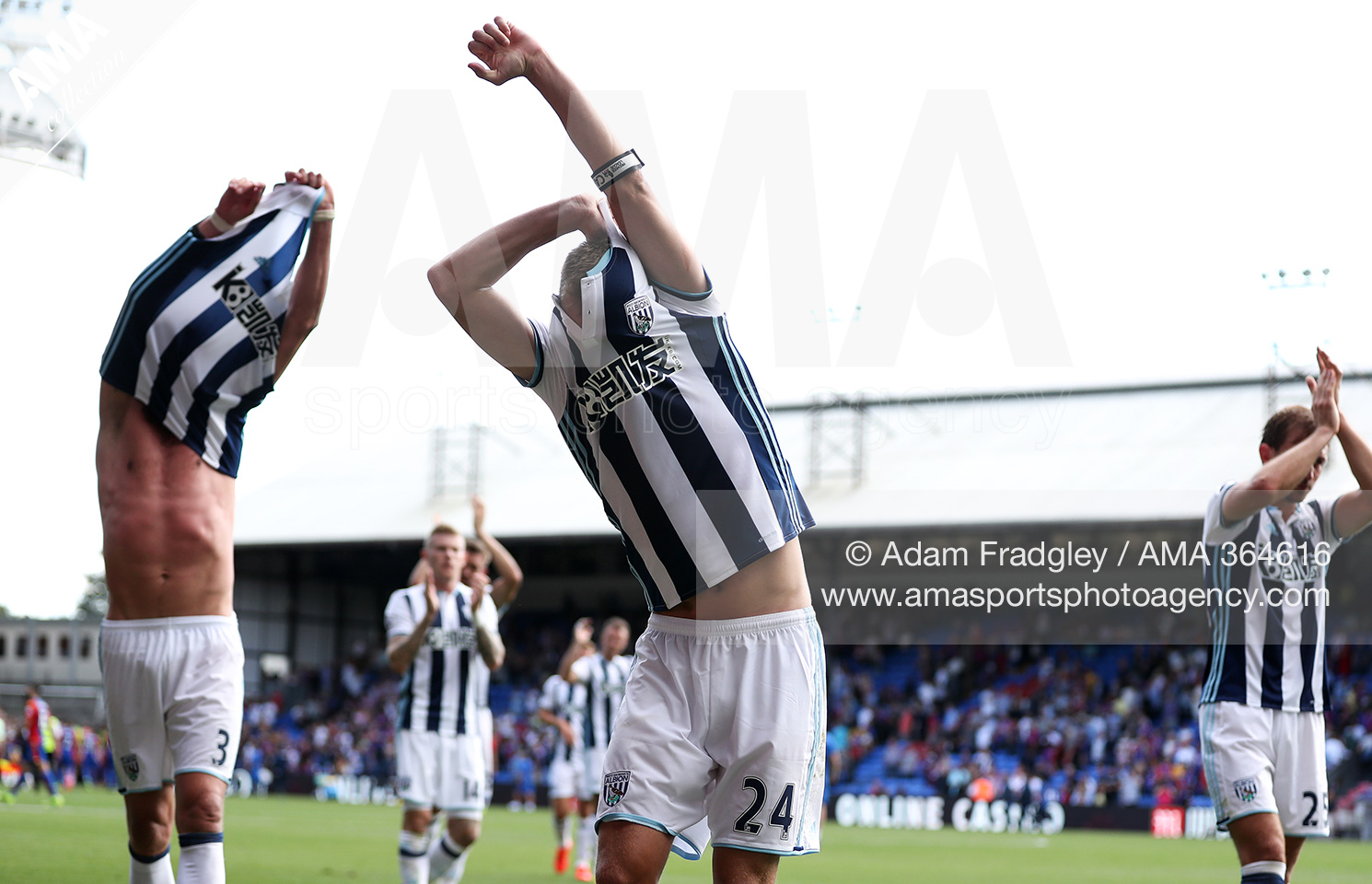 English Premier League - Crystal Palace v West Bromwich Albion - Darren Fletcher leads the West Bromwich Albion players as they take off their shirts before throwing them to the travelling fans
