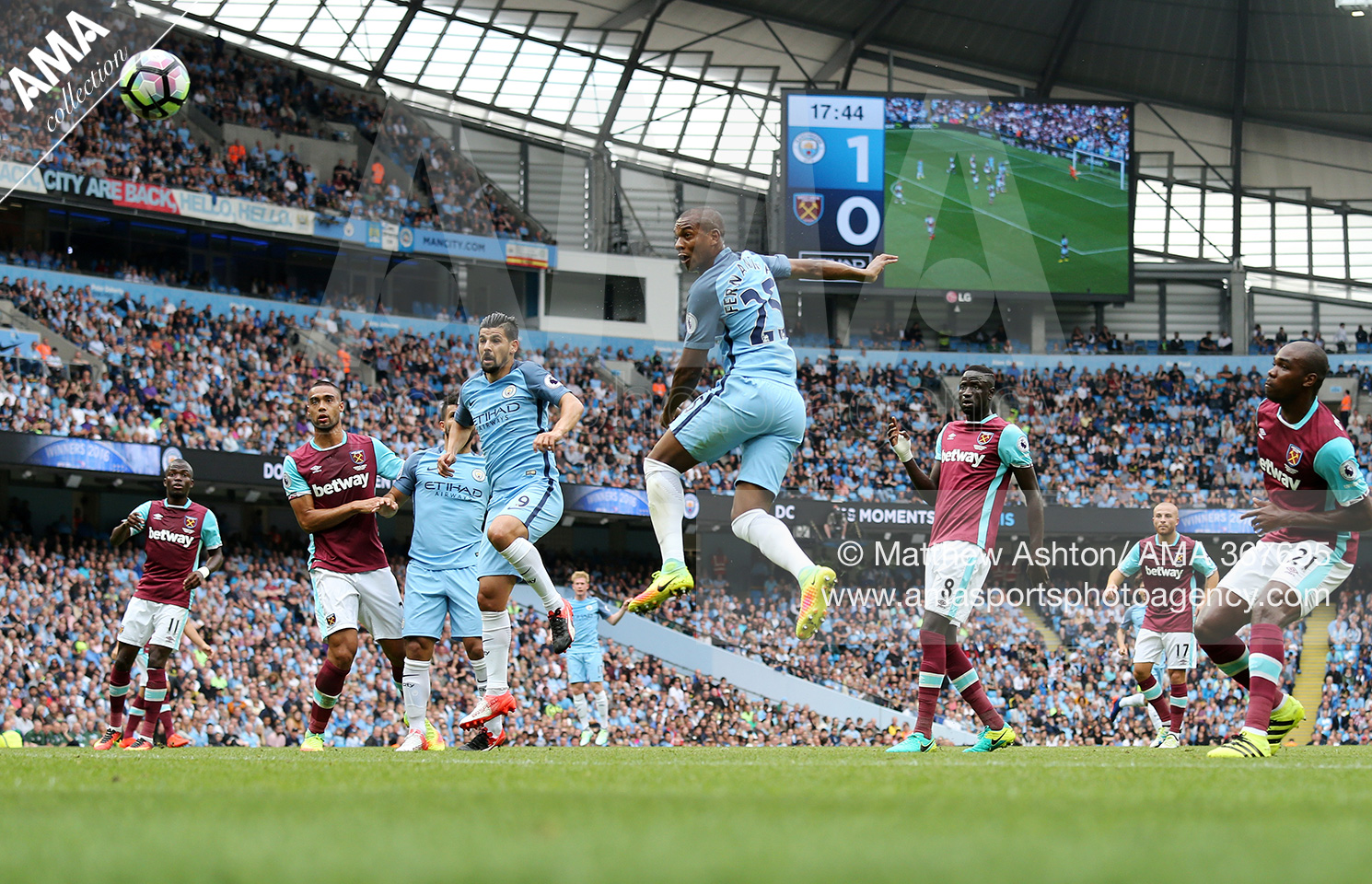 Premier League - Manchester City v West Ham United -Fernandinho of Manchester City scores a goal to make it 2-0